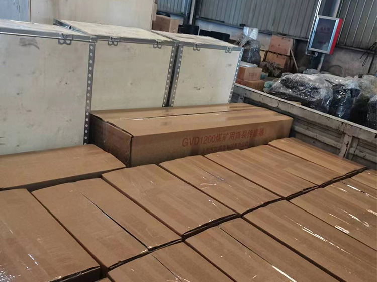 我公司生产的皮带机综合保护装置发往四川绵阳