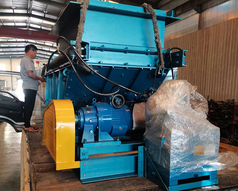 山东东达机电自主研发生产的链式给煤机装车发往陕西