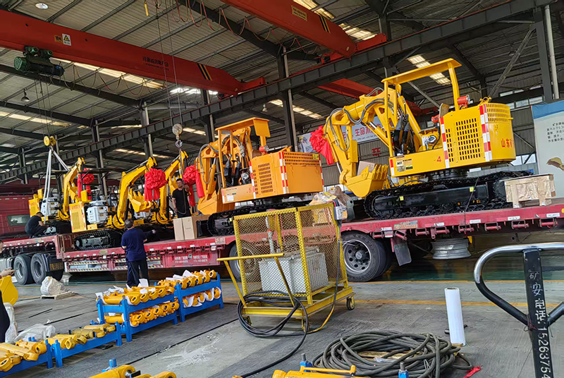 山东东达机电有限责任公司自主研发的一批液压挖掘机成功发货